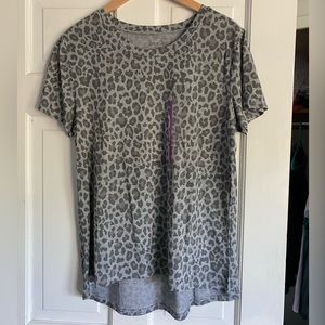 Women’s Zoe + Liv grey leopard tee NWT size XL